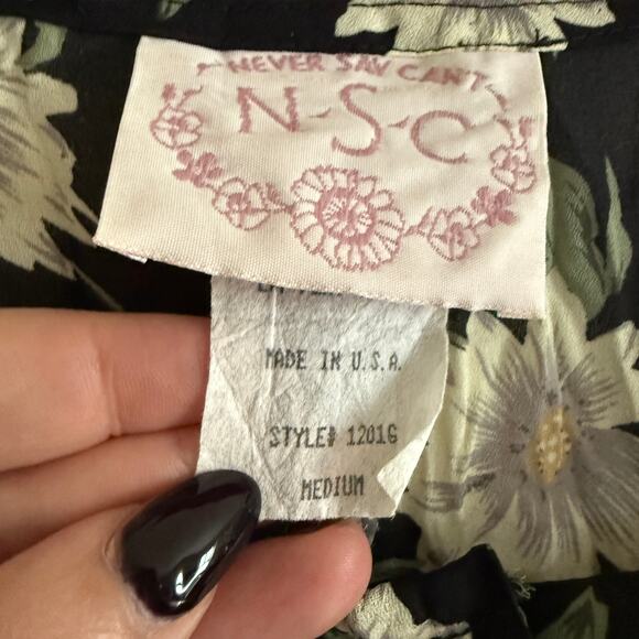 90s Vintage NEVER SAY CAN'T | Black Daisy Print Babydoll Pleated Dress | Medium - Picture 5 of 8
